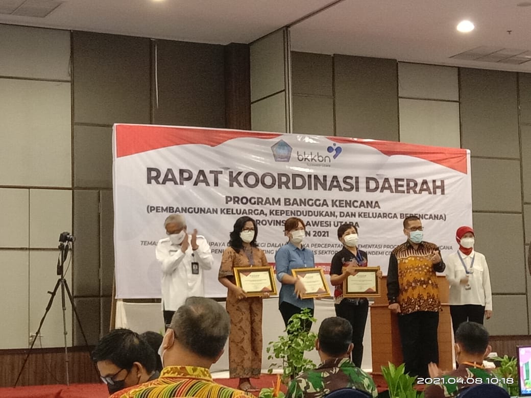 Talaud Terima Penghargaan Pelayanan KB MKJP Terbaik se-Sulut